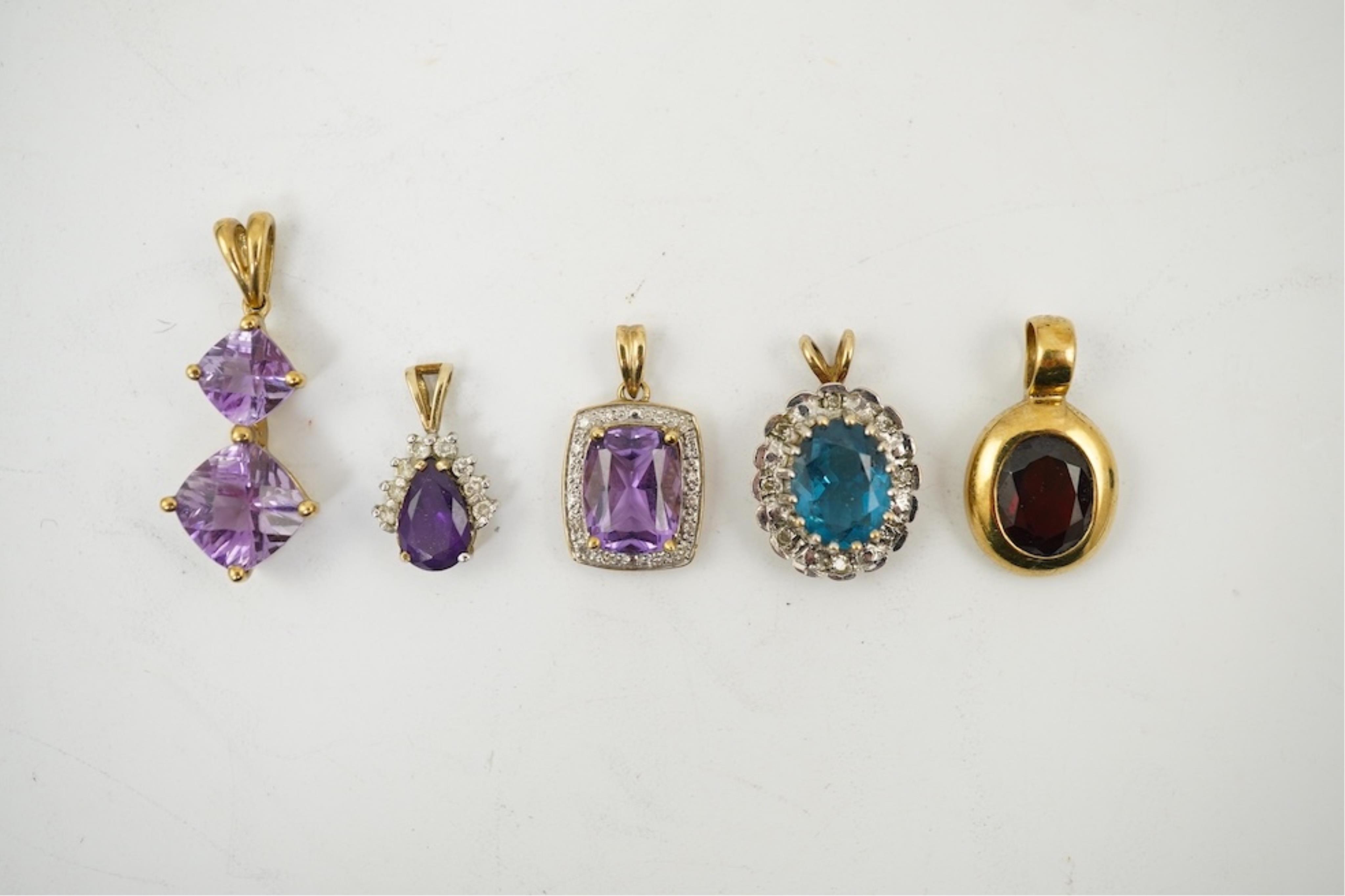 Five assorted modern 375 yellow metal and gem set pendants, a yellow metal and lapis lazuli set pendant (stamped 585?) 40mm, together with a yellow metal dragonfly brooch, a similar small pendant and a white metal bracel